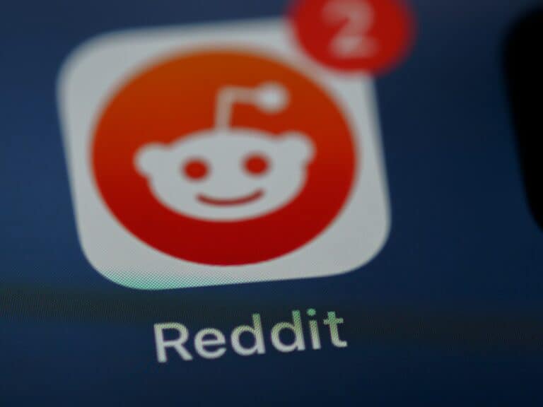 Reddit Overtakes X in Popularity in The UK