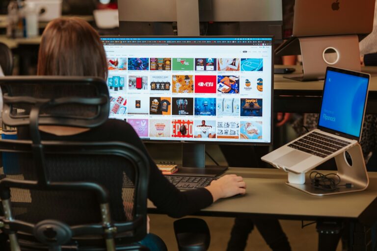 How to Connect a Laptop to a Monitor