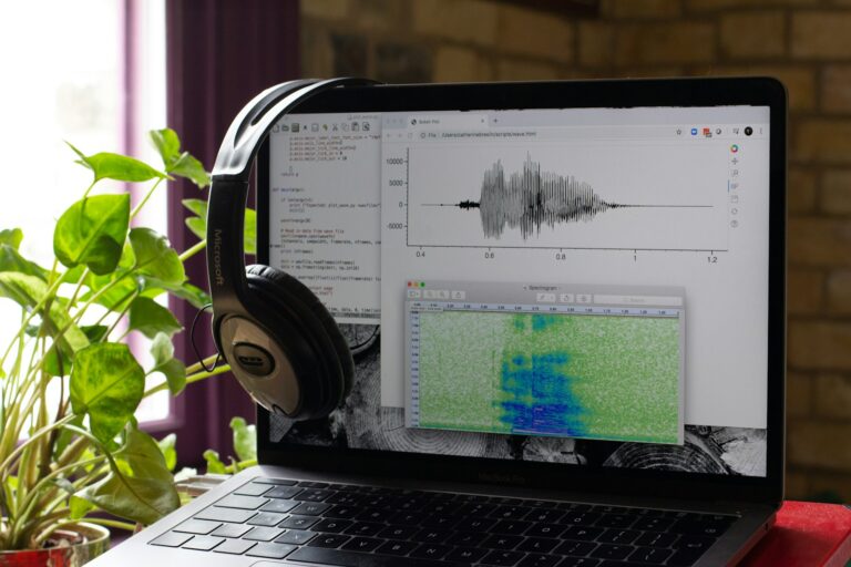 Best AI Voices for Professional Audio Projects in 2025