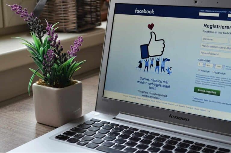 Change Facebook Cover Photo Without Notification