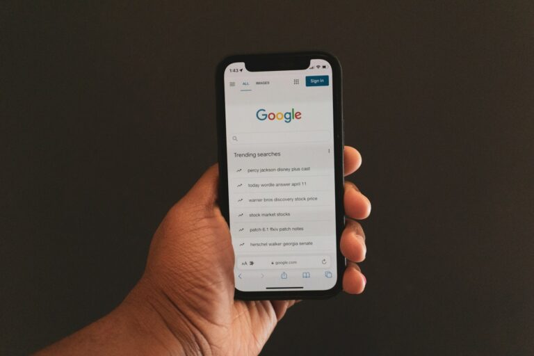 Safari Search Activity Falls for the First Time—And Google Should Be Worried