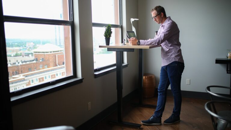 40 Of The Best Standing Desks For Tall People (2025)