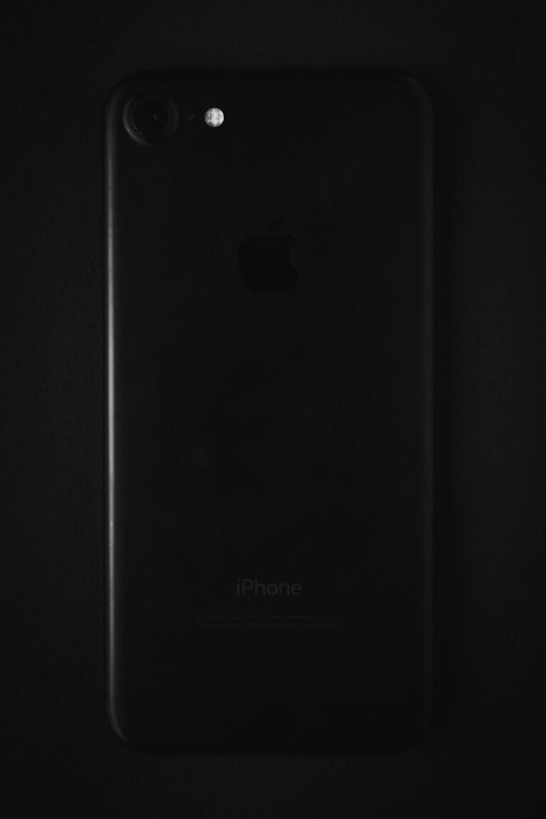 black samsung galaxys 6 edge