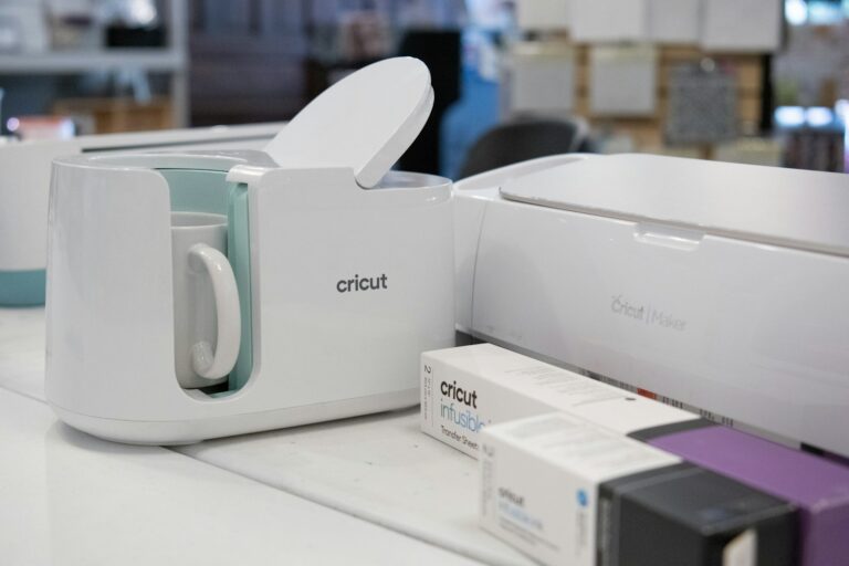 How to Use a Cricut: A Guide for Beginners in 2025