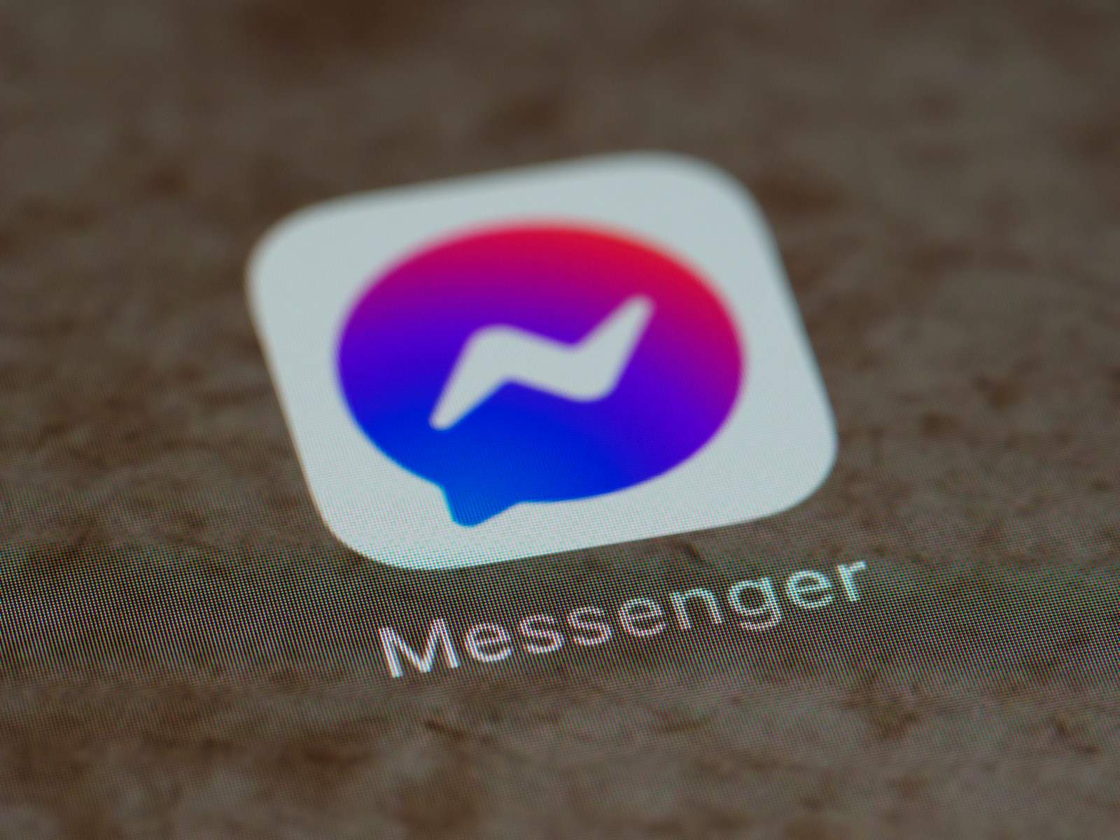 Facebook Messenger white and blue apple logo